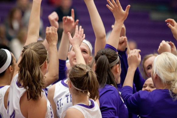 120303_WOMENS_BBALL-2