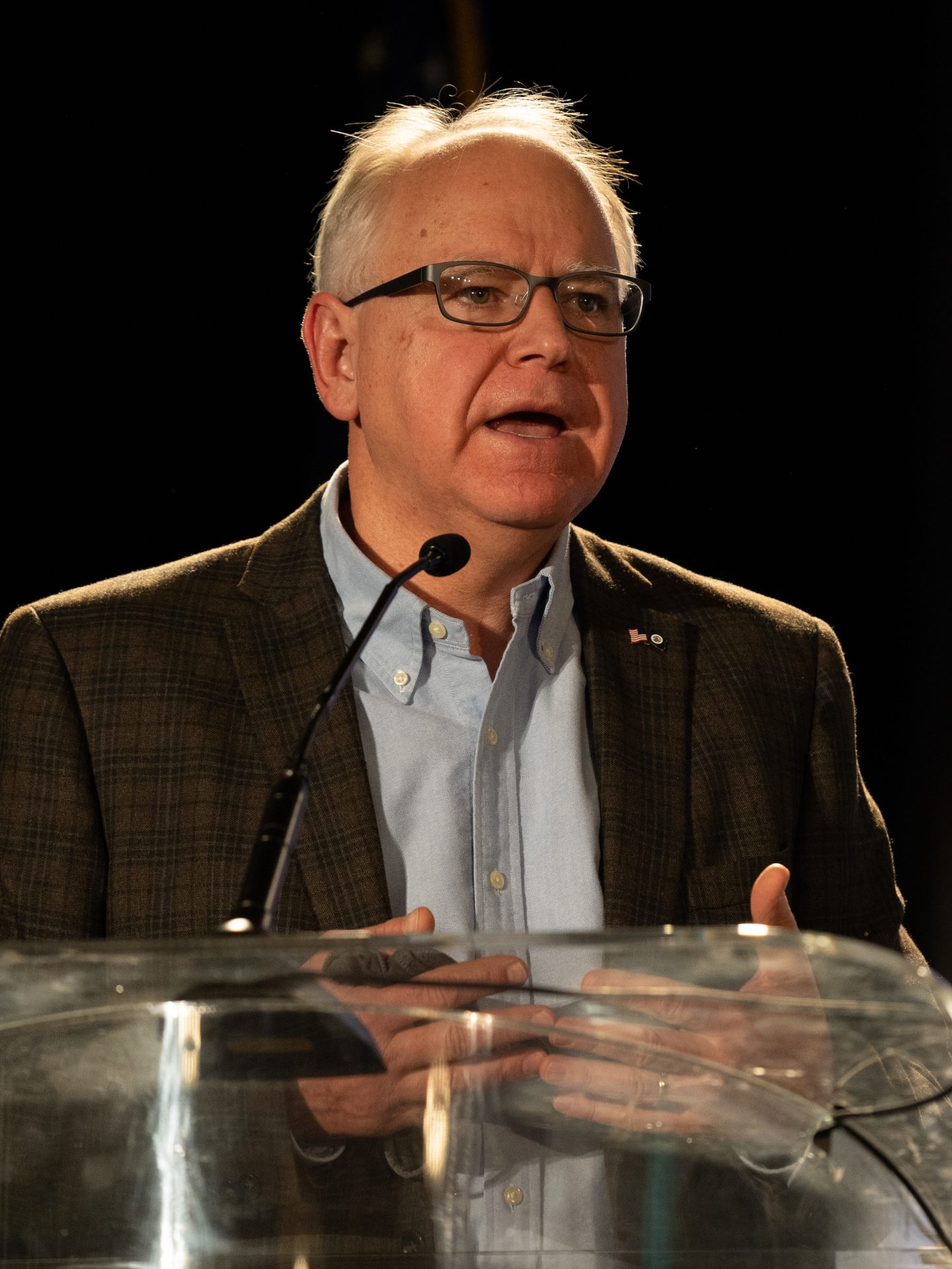 AP: Walz imposes new limits on bars, restaurants, gatherings – TommieMedia