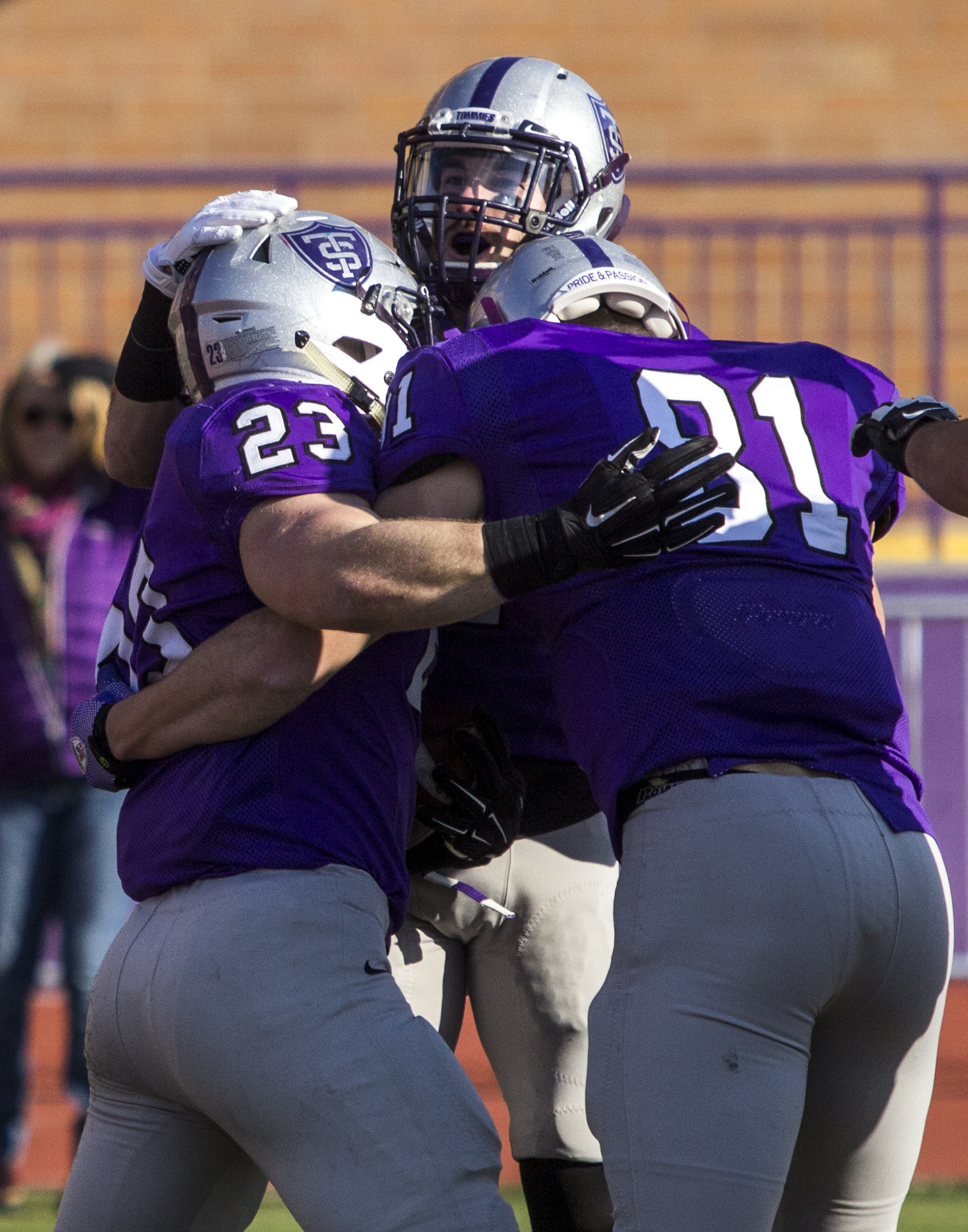 151107_FOOTBALL_CARLETON