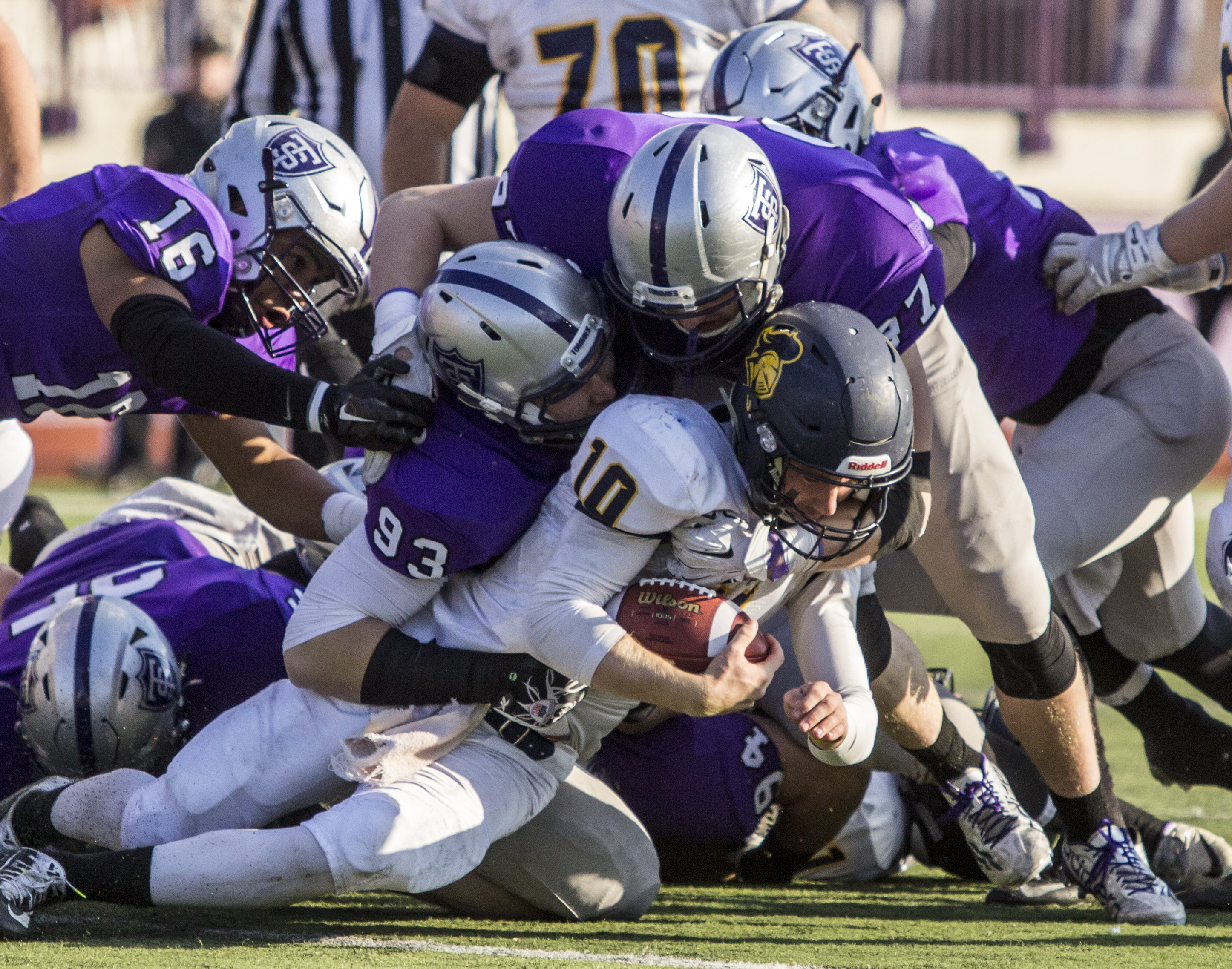 151107_FOOTBALL_CARLETON
