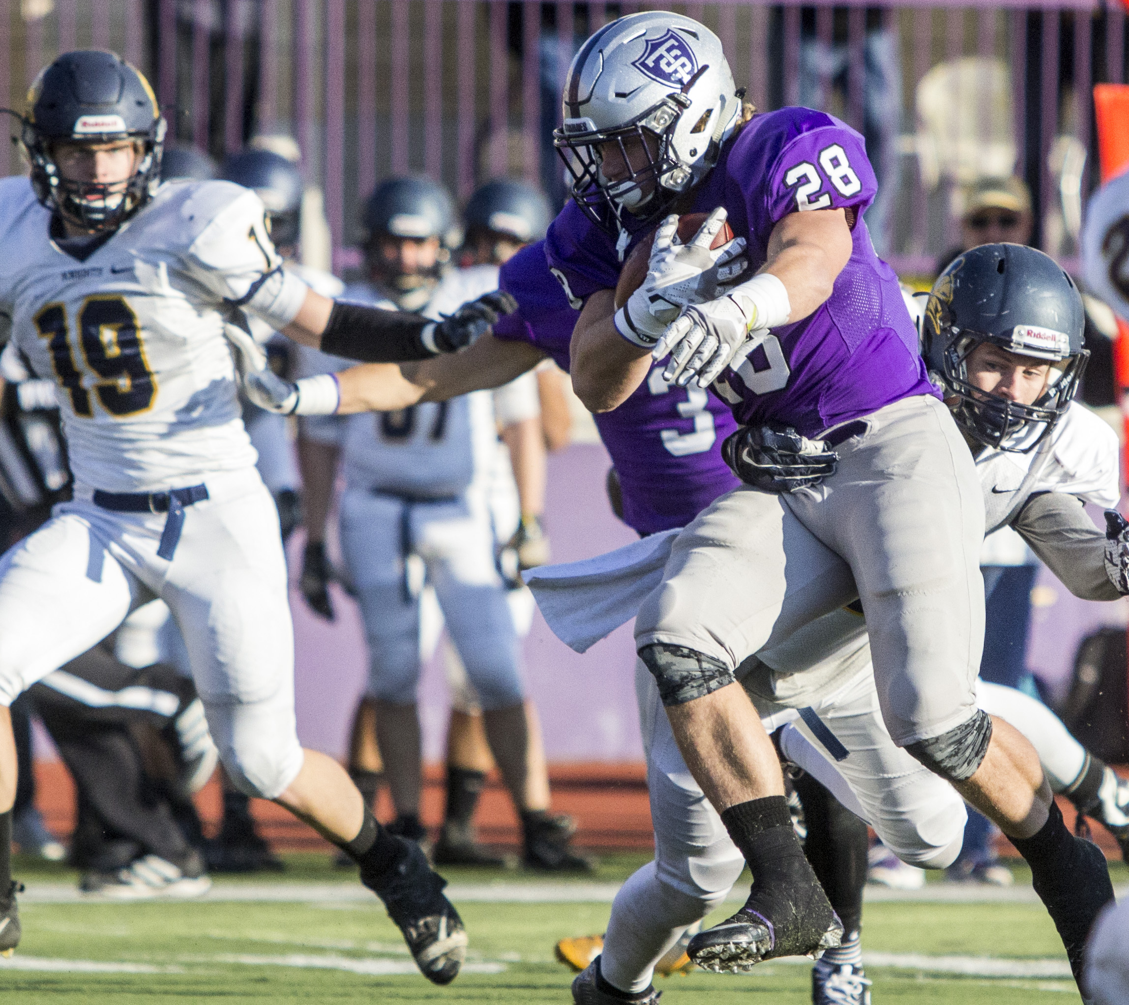 151107_FOOTBALL_CARLETON