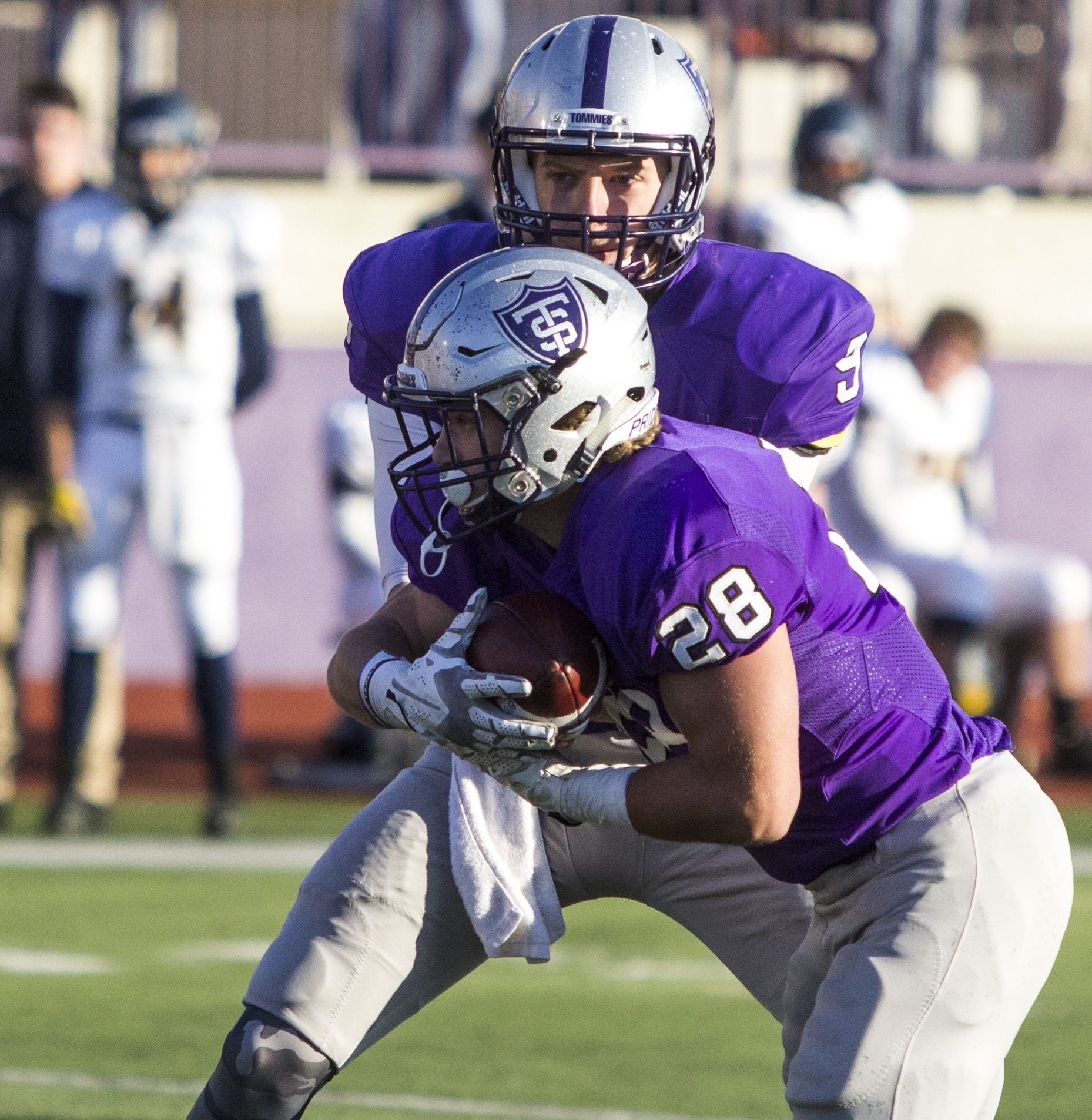 151107_FOOTBALL_CARLETON
