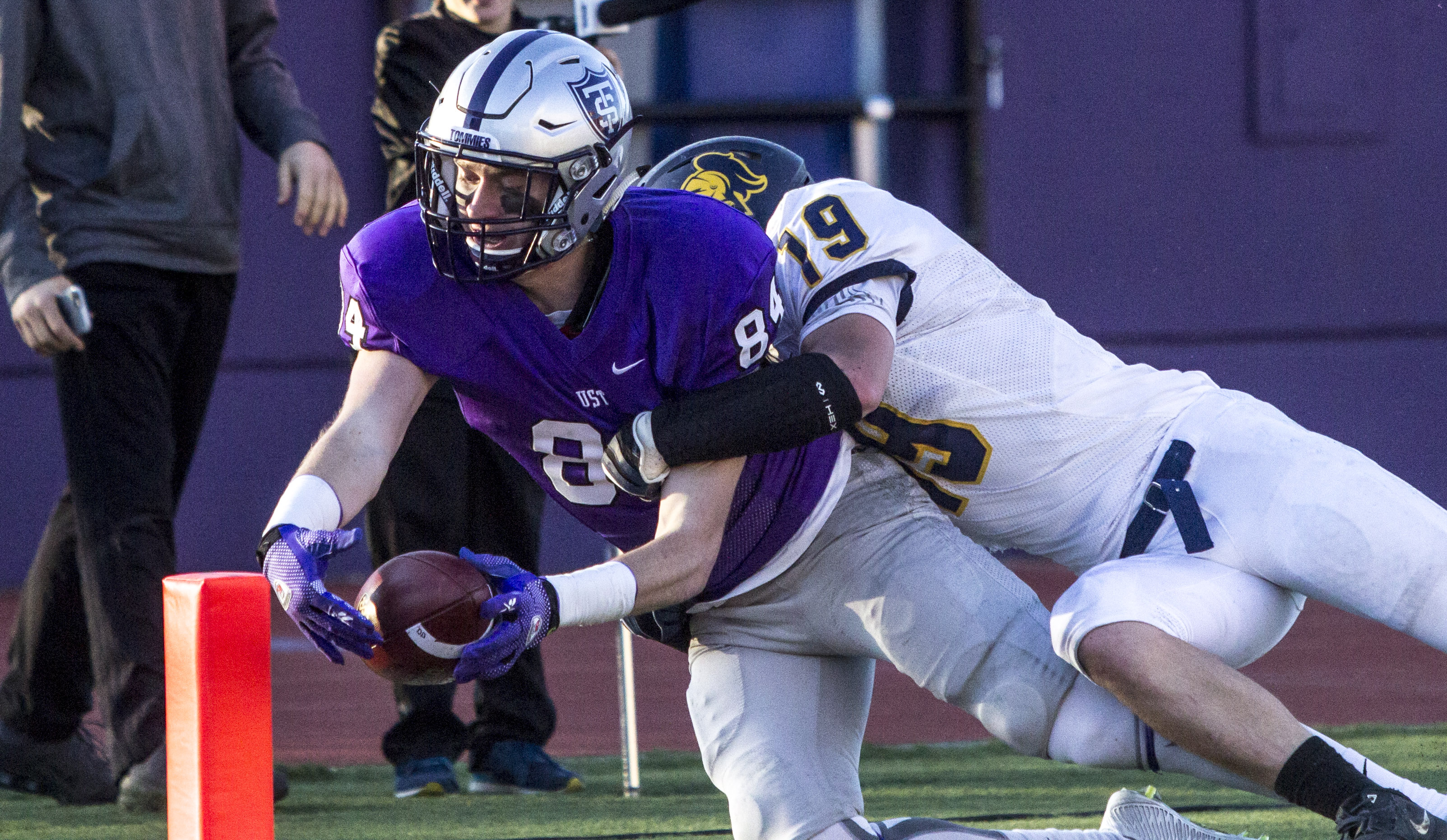 151107_FOOTBALL_CARLETON