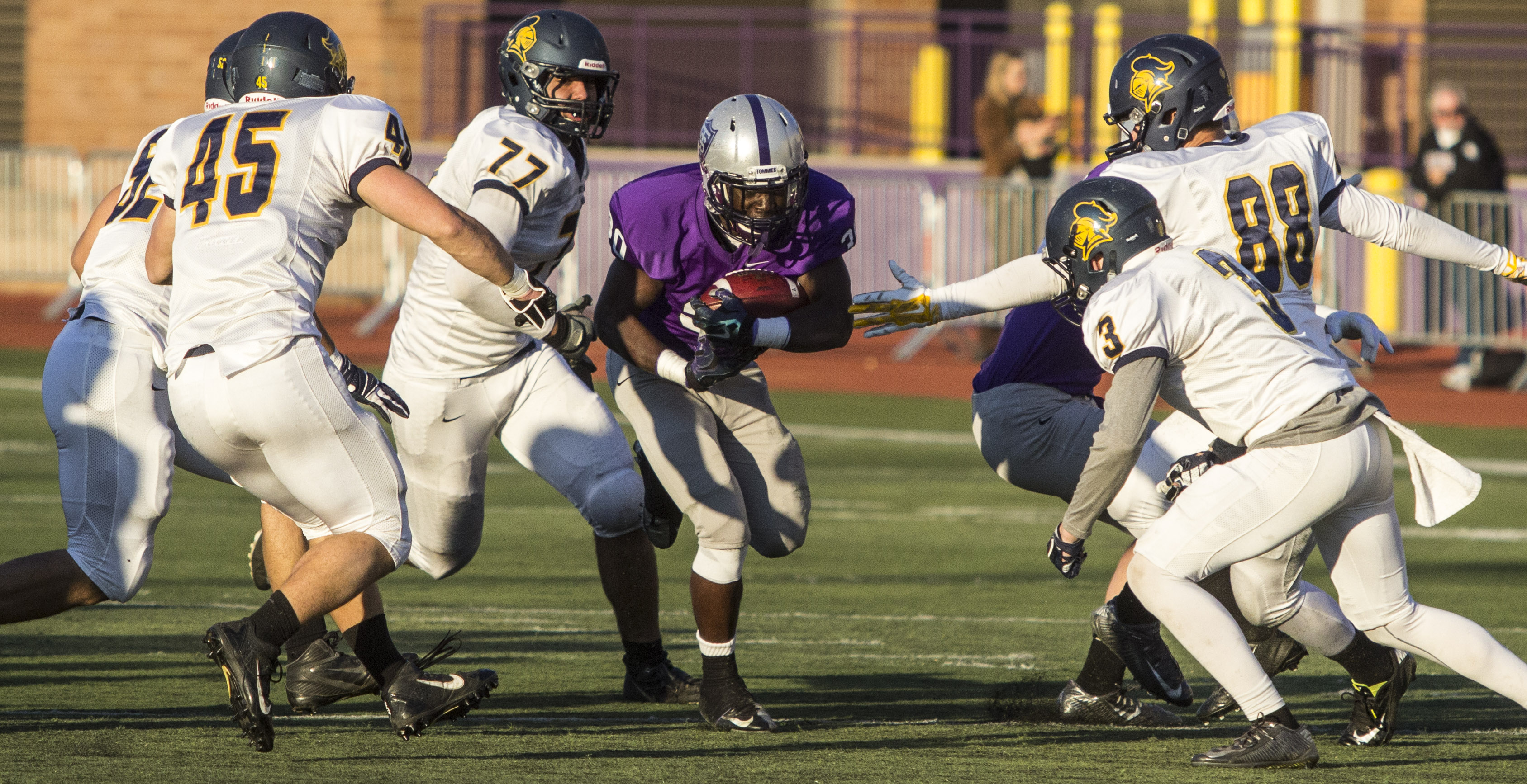 151107_FOOTBALL_CARLETON