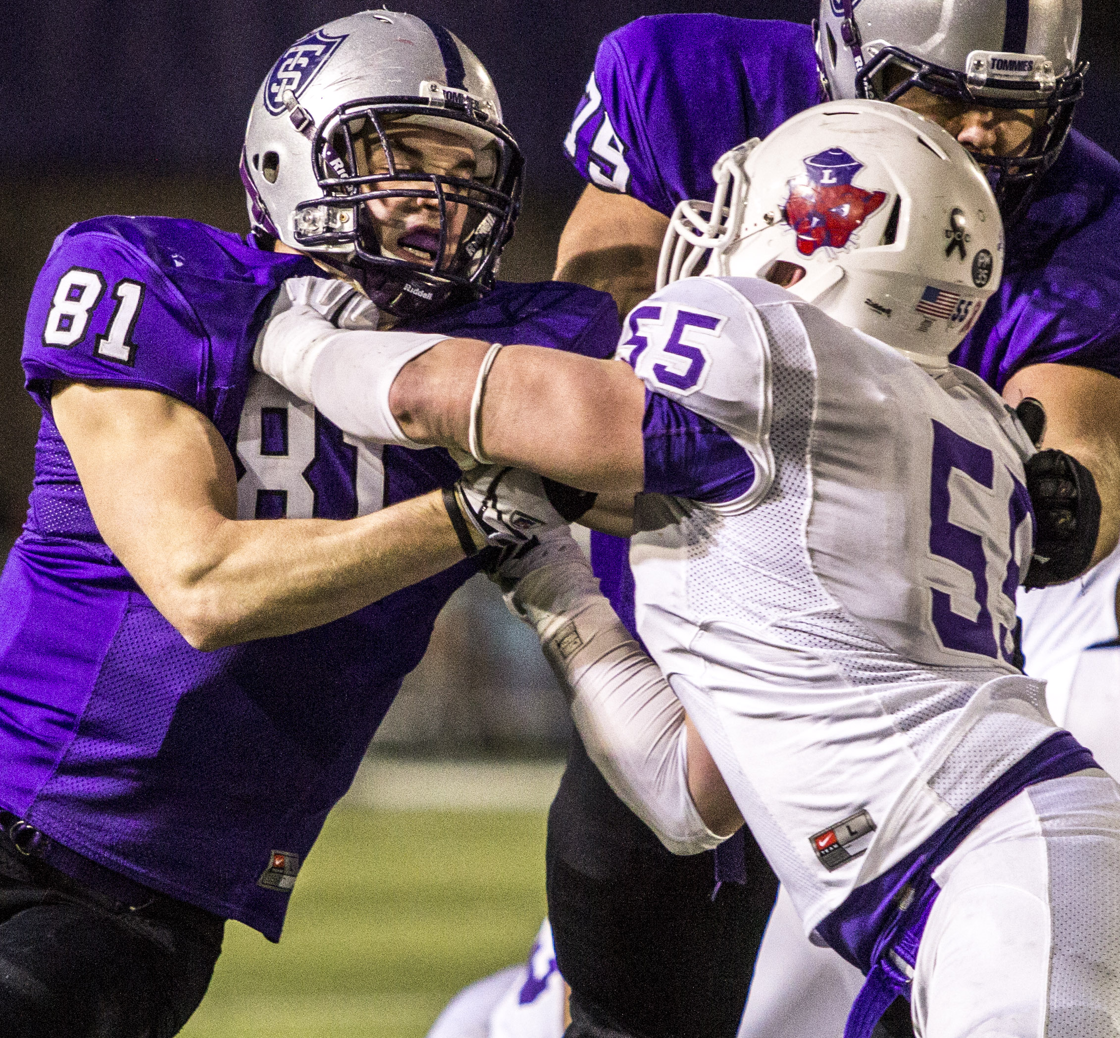 151212_FOOTBALL_LINFIELD