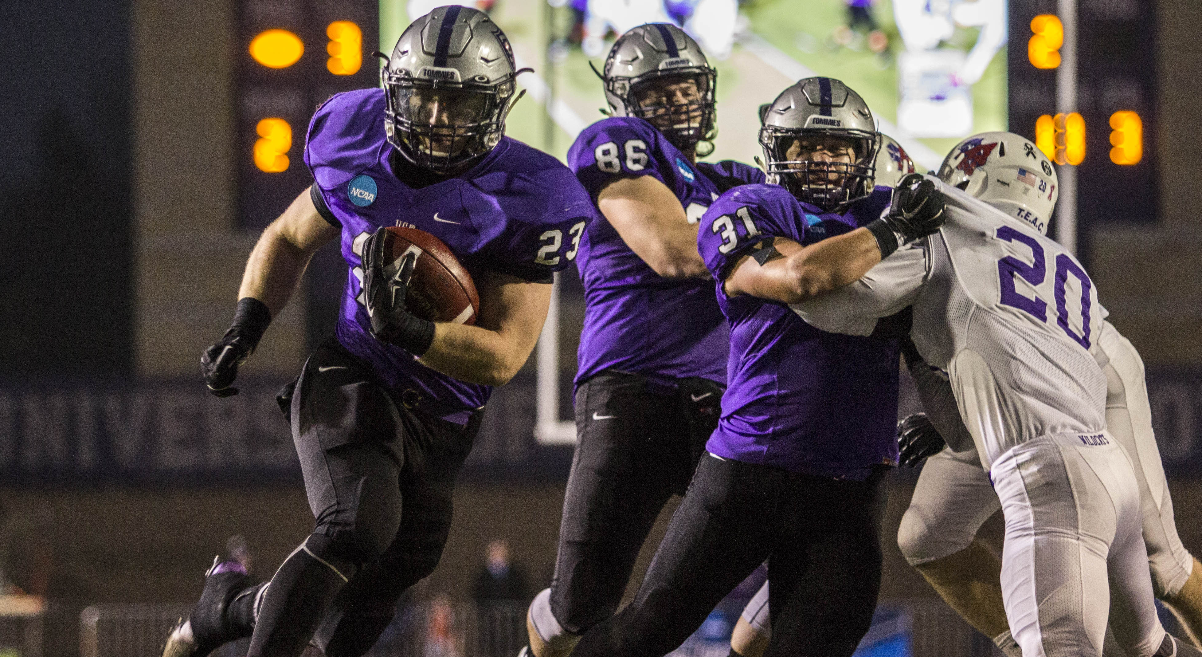 151212_FOOTBALL_LINFIELD